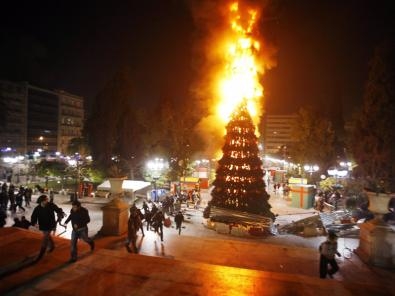 athen_brennender_baum081208.jpg