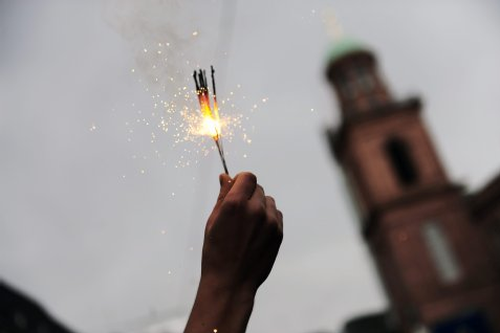 Bengalo im Schwarzen Block vor der Paulskirche Frankfurt im Juni 2012